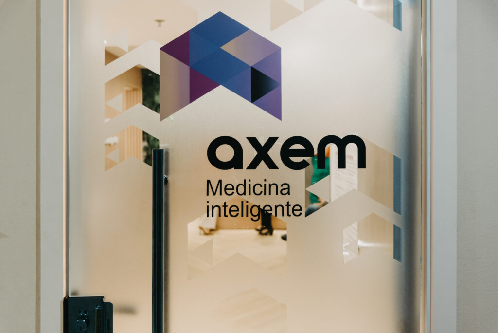 Axem 1 ano-257